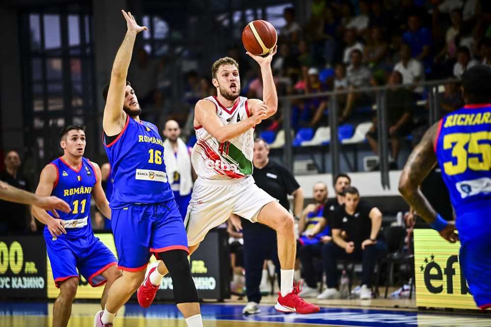 Aleksandar Vezenkov (2,06) snittet på 24 poeng pr. kamp for Bulgaria i forrige kvalifiseringsrunde, spiller for greske Olympiakos og var på Allstarlaget i EuroLeague forrige sesong og ble kåret til Bulgarias beste idrettsutøver i 2022. Norge møter Vezenkov og Bulgaria i åpningskampen i prekvalifiseringsrunde 3 i Varner Arena onsdag 19. juli.
FOTO: FIBA.COM 