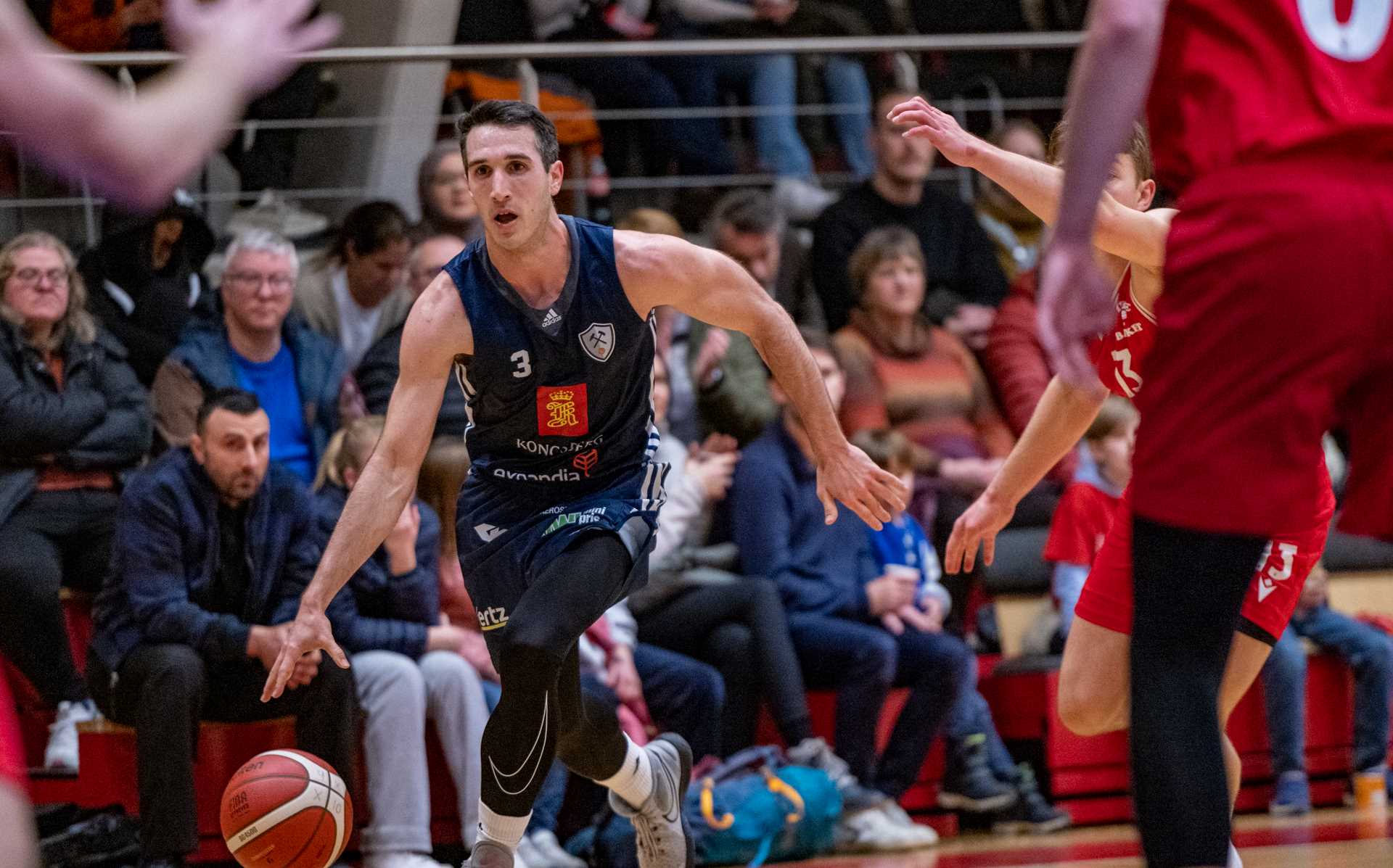 Kongsberg-kaptein Juan Ferrales var på banen i 40 minutter og var toppkampens mest effektive spiller med 16 poeng, 7 returer, 5 assists og 5 steals.
FOTO: ASTRID HAGLAND GJERDE 