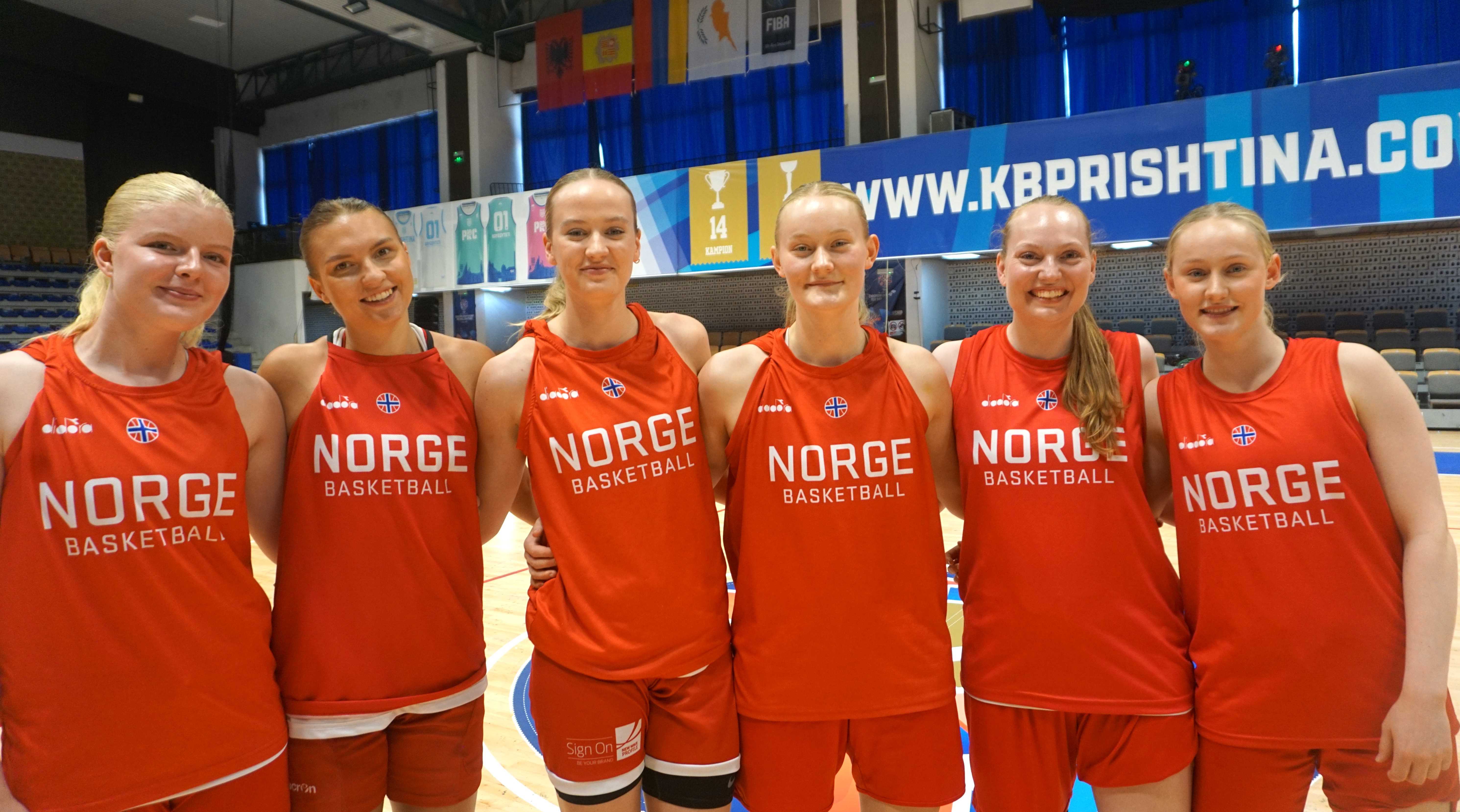 De seks debutantene i Norges lag som åpner Small Countries-EM mot Armenia tirsdag kl. 15.30. Fra venstre Vilde Havnes, Maren Mildestvedt, Eirin Vreim Holm, bursdagsbarnet Sunniva Sørbye (21), Siri Granheim og Aurora Sørbye.
FOTO: ARILD SANDVEN 