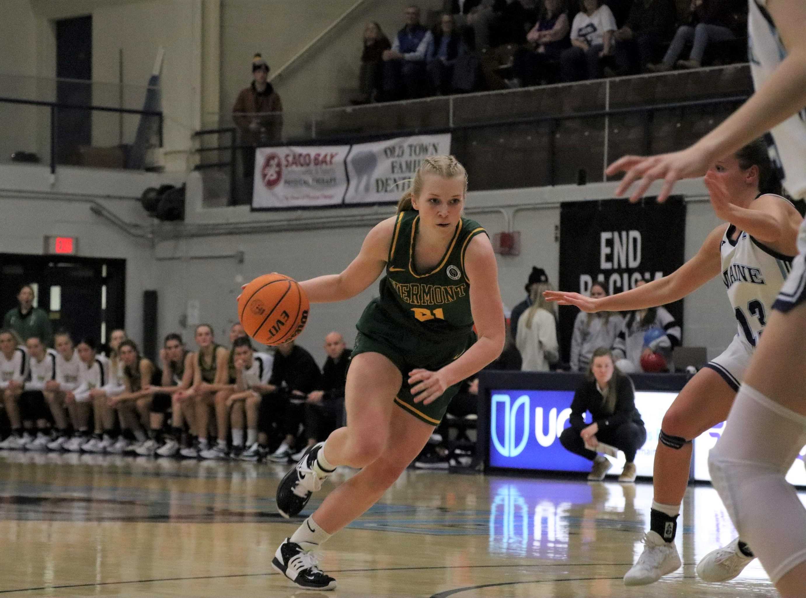 Maria Thoresen Myklebust snitter på 12 minutter og 4,6 poeng pr. kamp og er nummer sju i spilletid for Vermont og nummer fem i scoringer. Hun treffer 51 i field goals med 41,5 prosent på 3-poengere. 
FOTO: UVM ATHLETICS 
