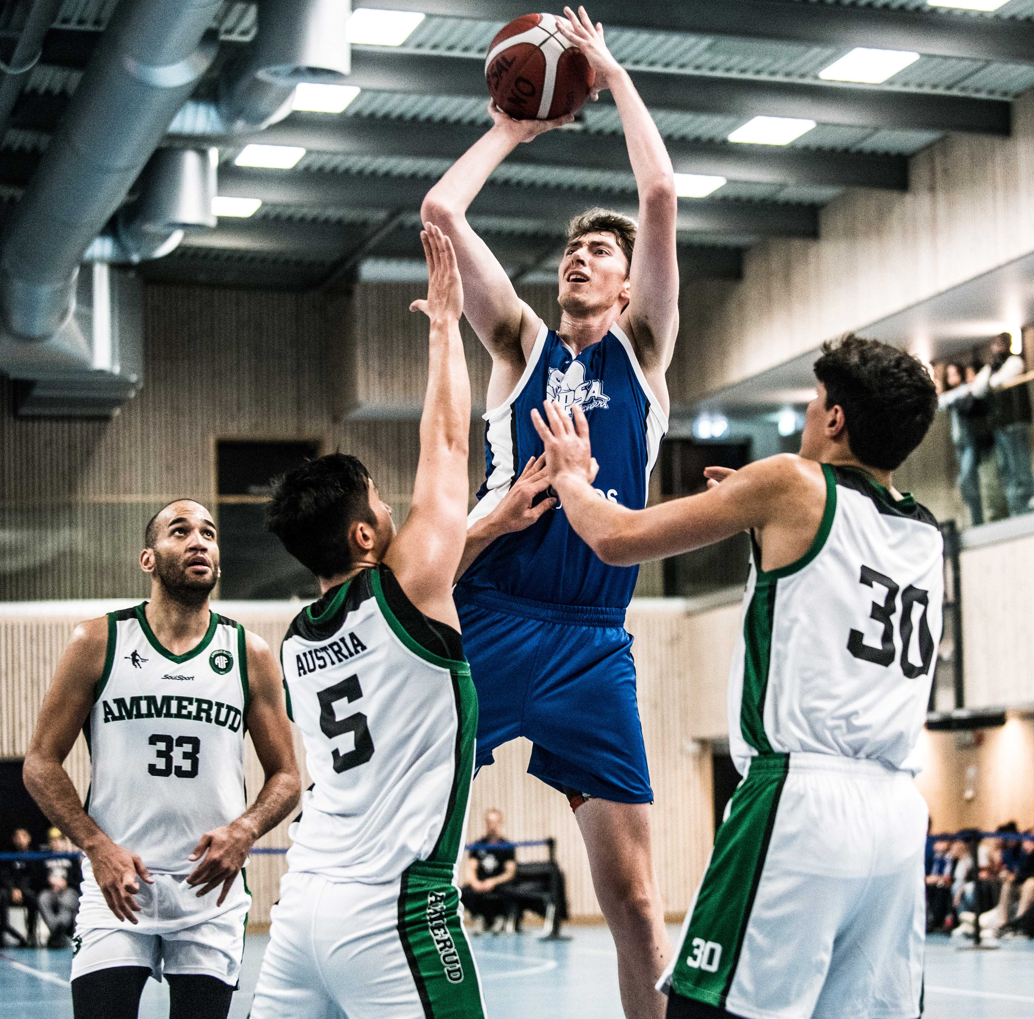 Jacob Tryon ble matchvinner med scoringen til 91-87 i sluttsekundene mot Tromsø Storm. Bildet er fra Oppsals seier over Ammerud, lagets første i debutsesongen i BLNO. Nå er det blitt fem.
FOTO: ERIK BERGLUND