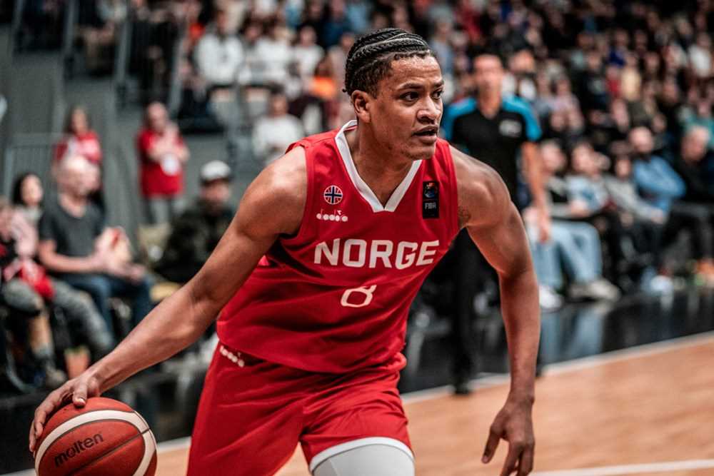 Bouna Black Ndiaye i aksjon borte mot Danmark i EM-kvalifiseringen.
FOTO: FIBA.COM