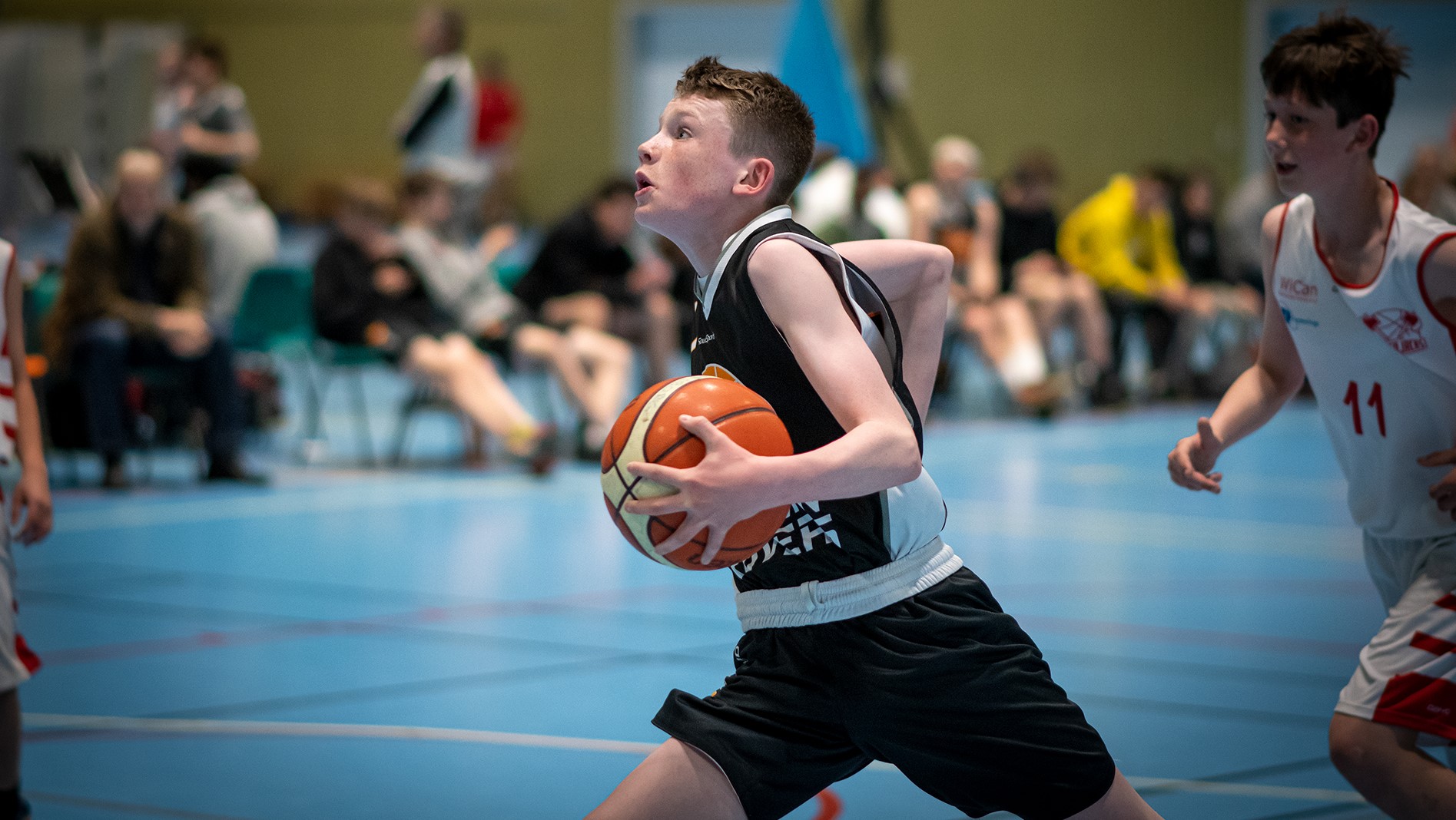 Drammen Rivers har økt mest av alle norske basketballklubber i 2019, fra 217 til 314 - en fremgang på 44,7 prosent! Her er Sivert Stavnem von Krogh fra G06 i en drive mot Fredrikstad Lumberjacks. FOTO: KARL LUIS DEL POZO