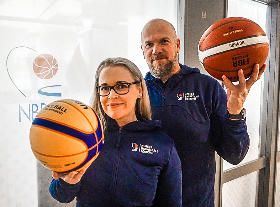 Julie Løw Sandtorv og Marius Holmgren er nyansatte i Norges Basketballforbund og skal arbeide med å skaffe avtaler både for landslag, ligaer, bredde og andre arenaer i forbundet.
FOTO: ARILD SANDVEN 