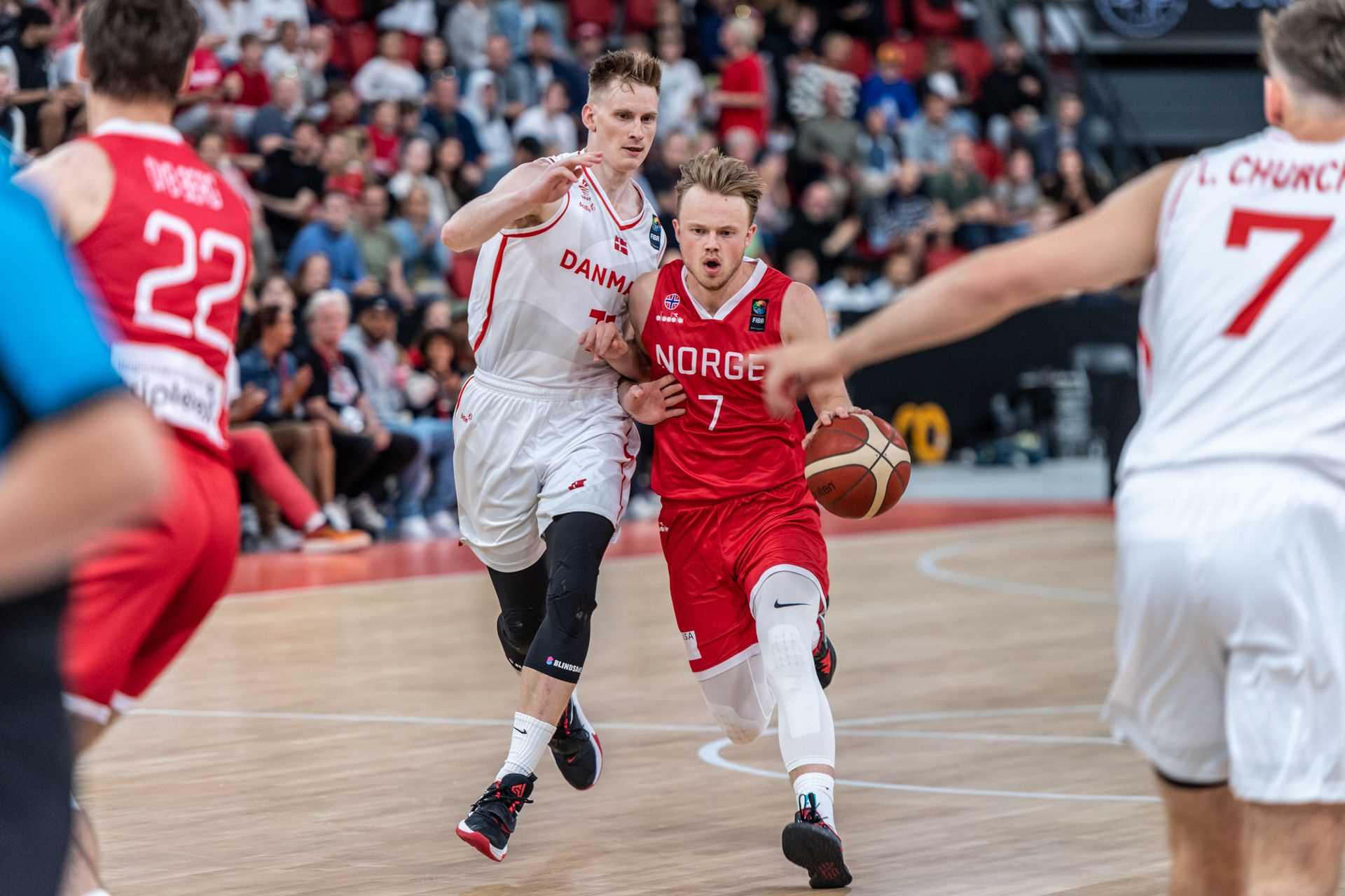 Harald Eika Frey og Norge møter Danmark på nytt hjemme og borte i prekvalifiseringsrunde 2 for EM i 2025. I første runde vant danskene begge kamper, 84-68 i Næstved og 64-62 på Jordal Amfi.
Nå er det klart at danskene er motstandere i Norges første hjemmekamp 28. august og at kampen vil bli spilt i Haukelandshallen i Bergen.
FOTO: ASTRID HAGLAND GJERDE