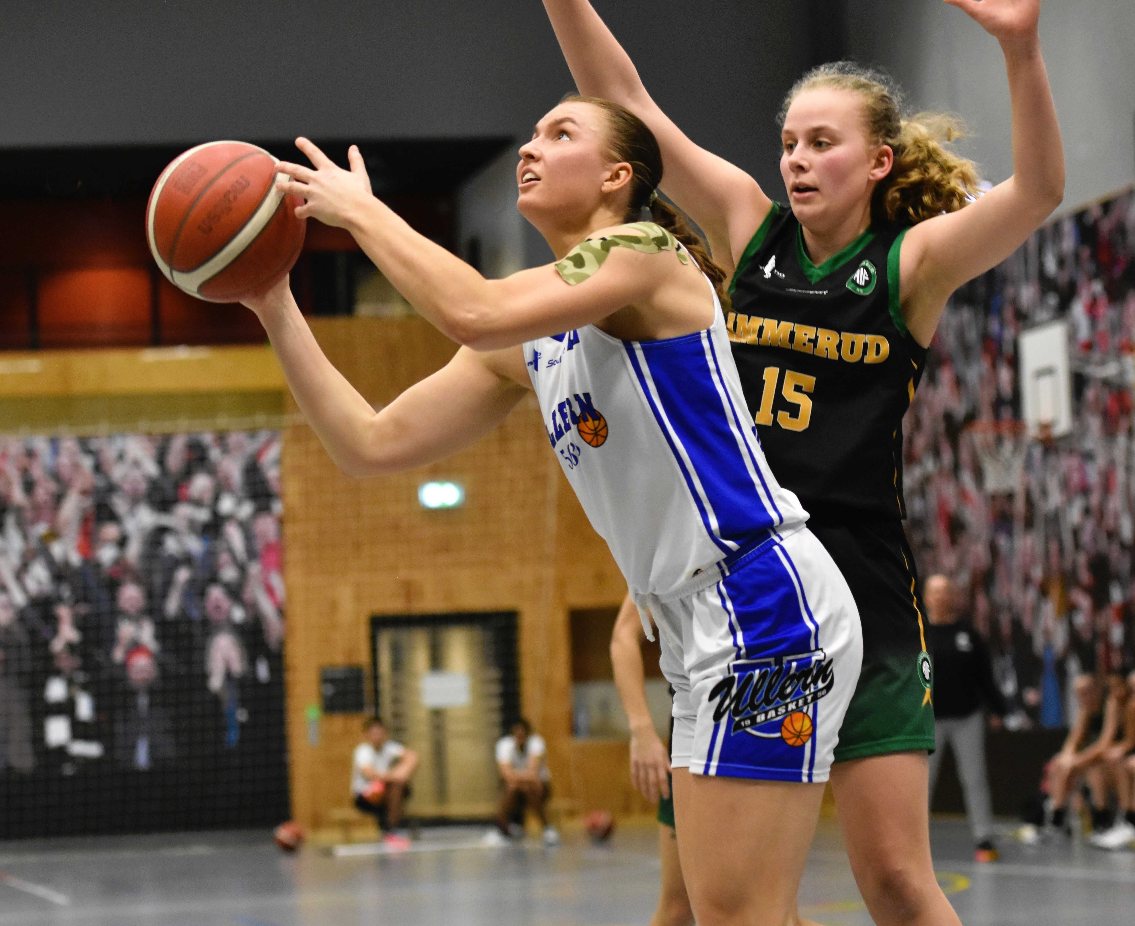 Maren Mildestvedt hadde en solid kamp mot Ammerud og endte med 19 poeng, 6 assists, 6 returer, 3 steals og 3 blokker. Her har 23-åringen kjempet seg forbi Celine Mannsåker og legger inn en av sine scoringer.
FOTO: MARIANNE MAJA STENERUD 