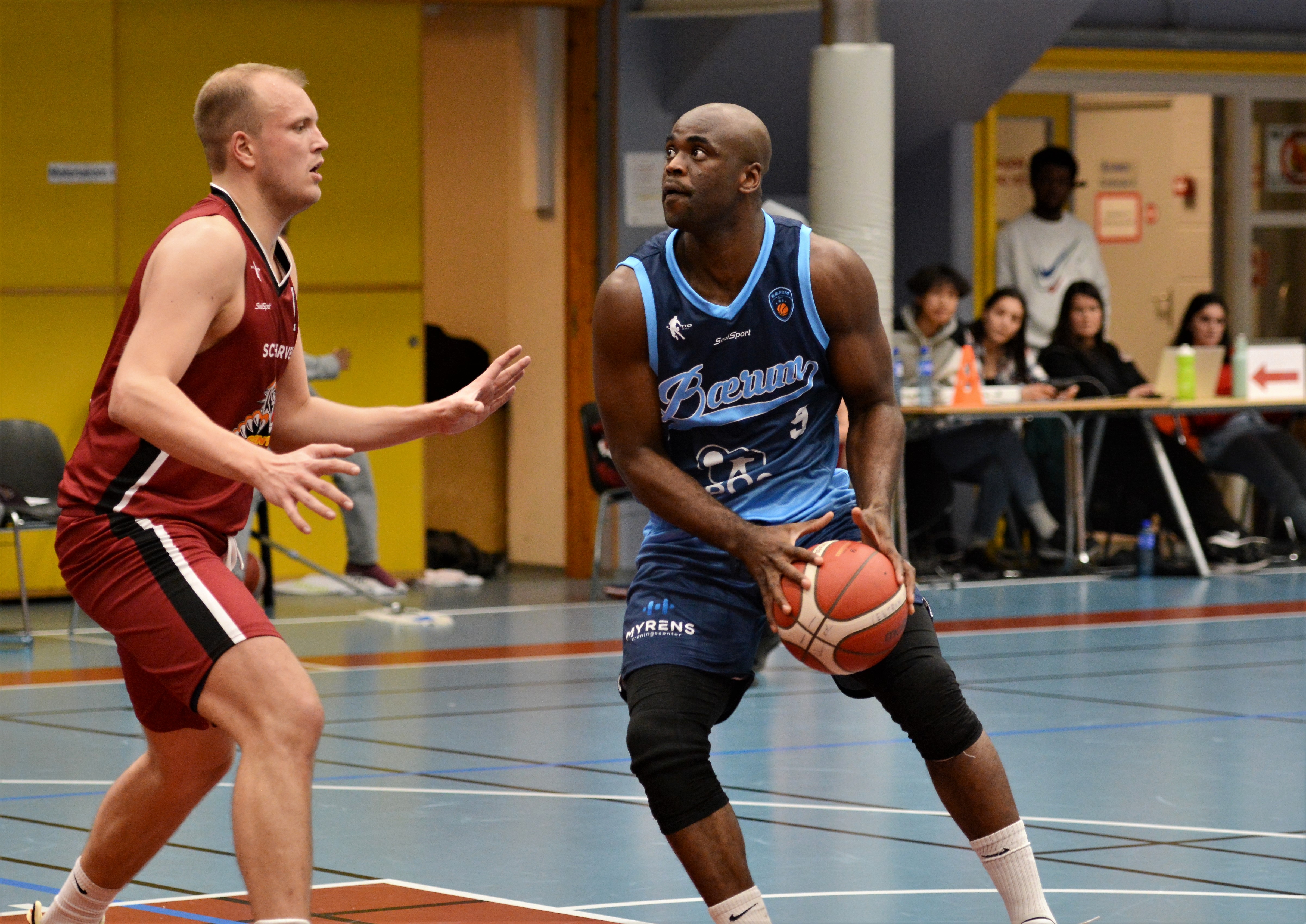 Plaisir Nzitani Mukoko debuterte for Bærum mot Johannes Dolven og Centrum Tigers. Den svenske guarden bør være en solid forsterkning for de blå når han kommer i form. 
FOTO: MARIANNE MAJA STENERUD 