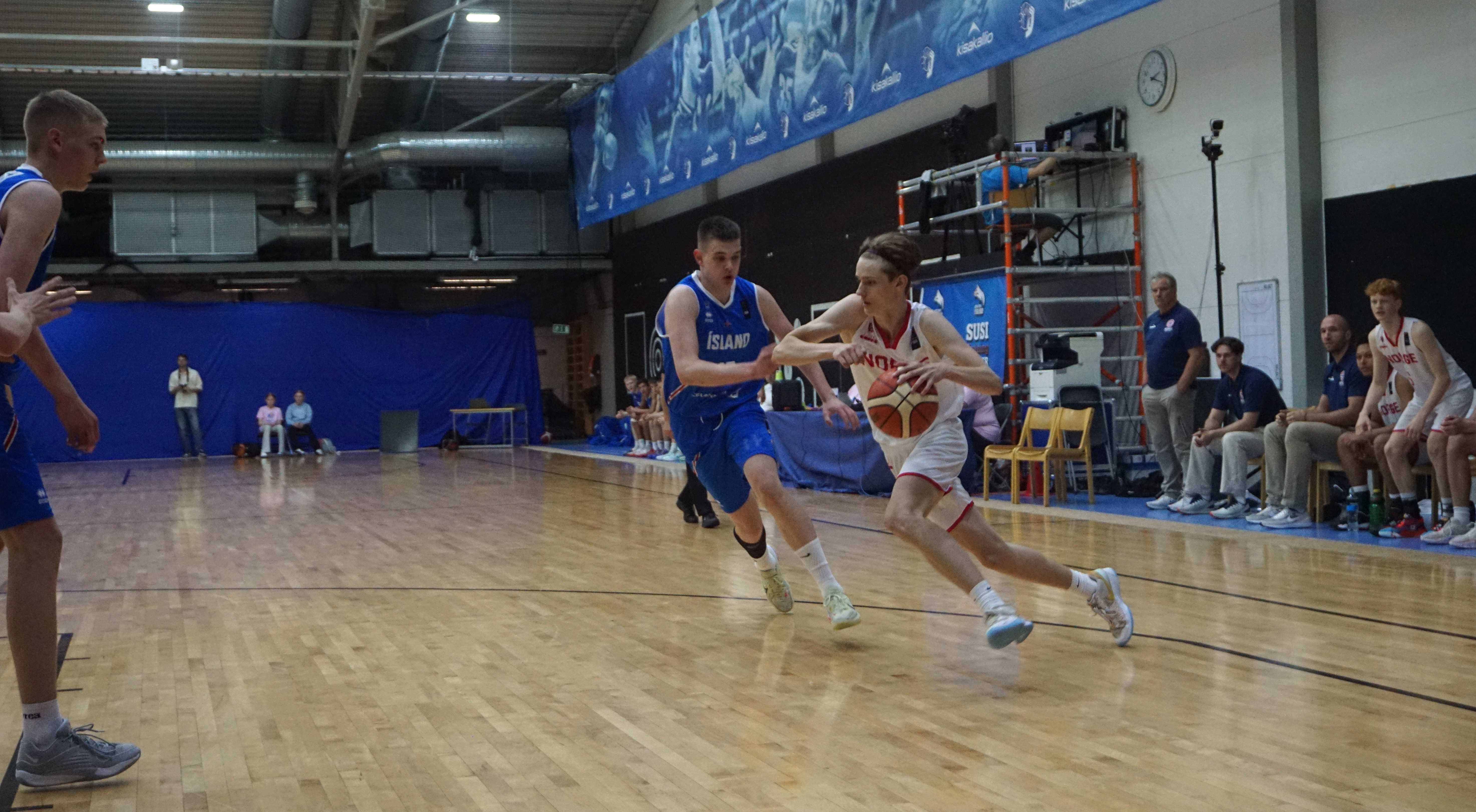 Island greide aldri å få tak på Jakob Ellingsen og hans fart og driver. EB-guarden ble kampens toppscorer med 26 poeng, hadde 6 returer og 5 assists og ble feilet 13 ganger i kampen.
FOTO: ARILD SANDVEN 
