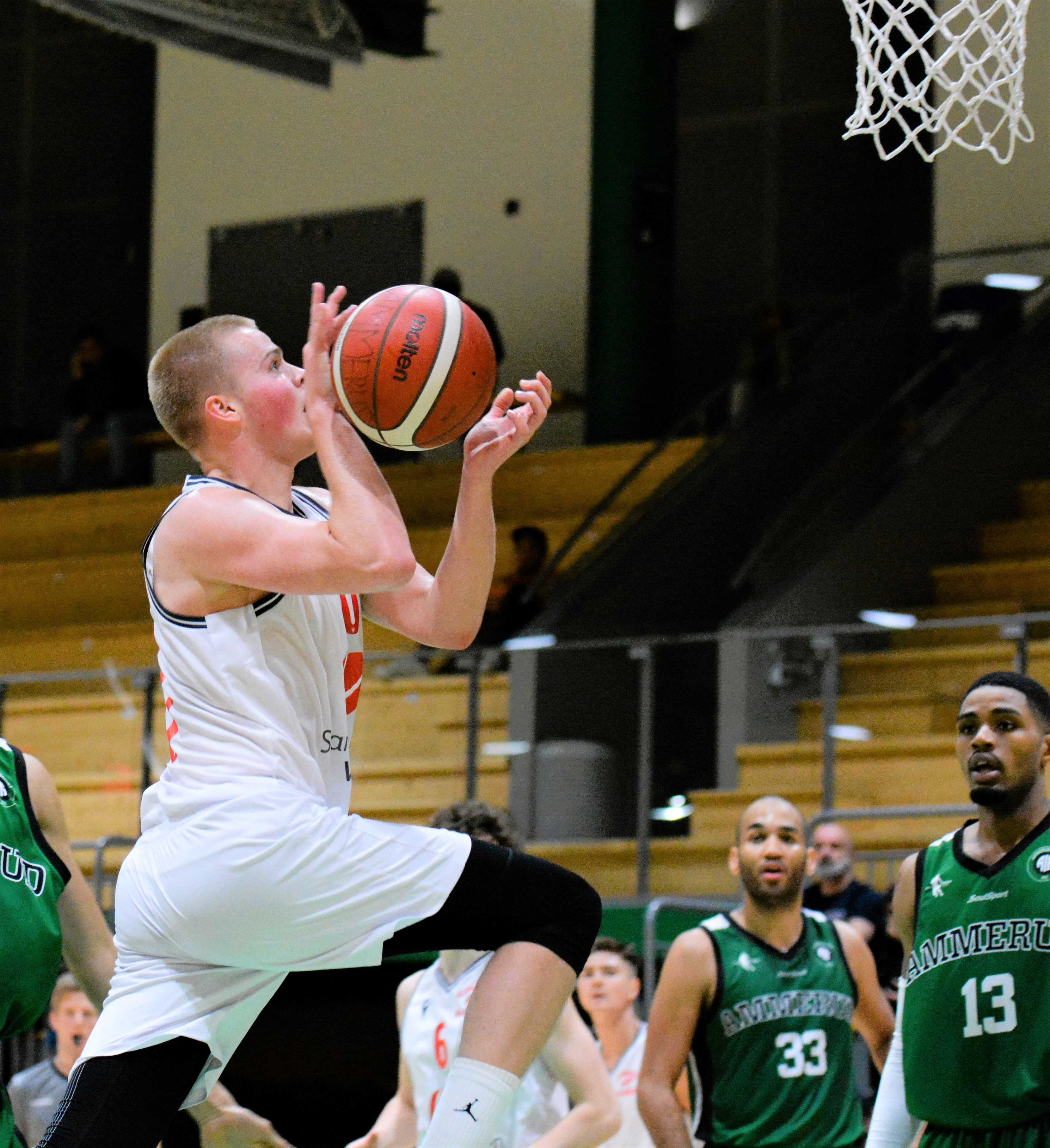 Jørgen Odfjell var høyt og lavt og endte med 32 poeng og 11 returer da Gimle slo Fyllingen 92-71 fredag. Bildet er fra Gimles bortekamp mot Ammerud i oktober.
FOTO: MARIANNE MAJA STENERUD 