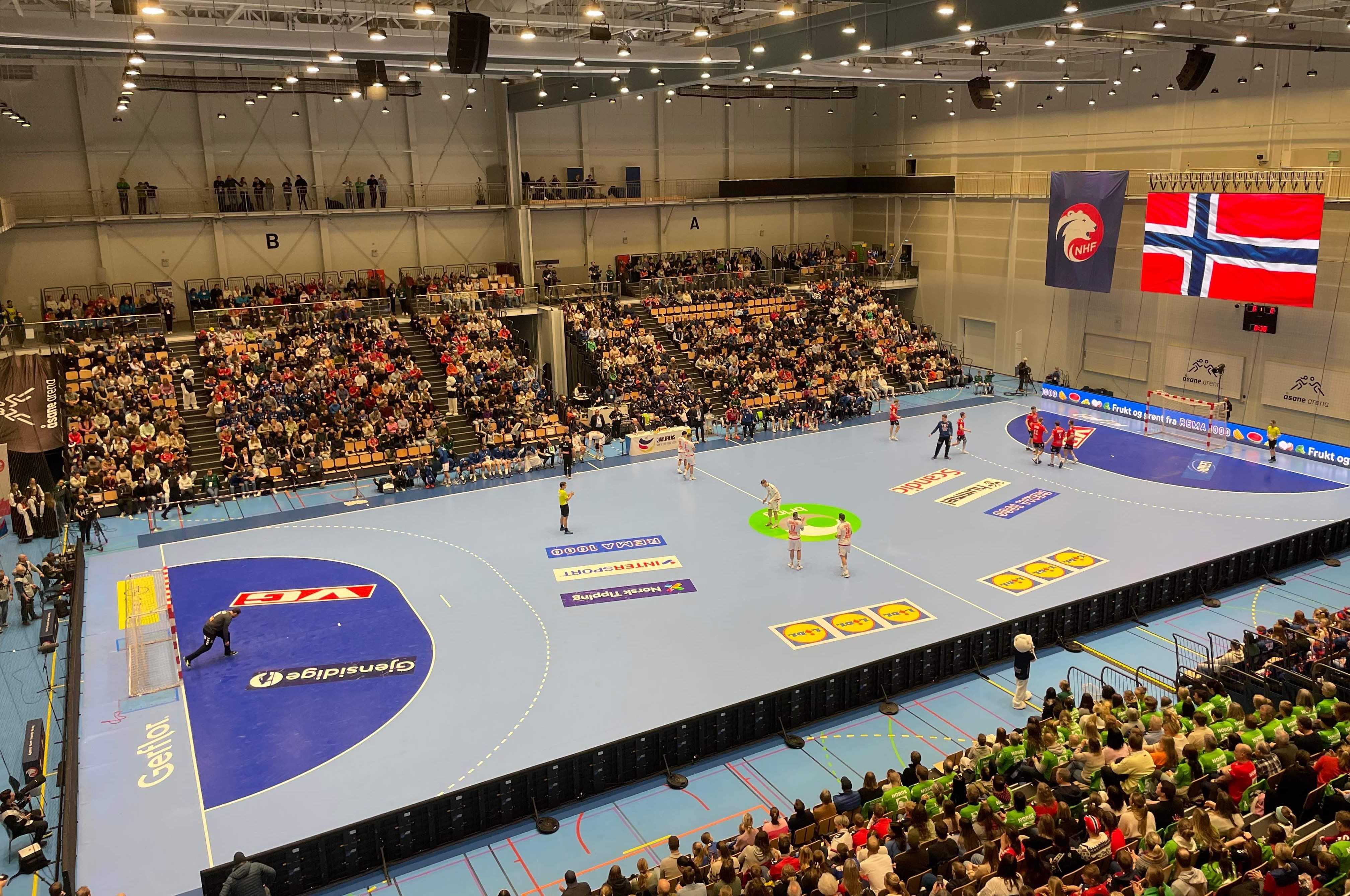 Åsane Arena der Norge møter Kroatia og Danmark onsdagene 6. og 13. august. Her fra en håndballandskamp.