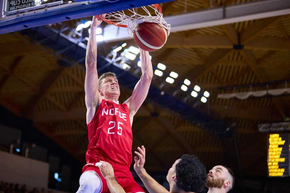 Hallvard Venstad Staff førte an for Norge med dunker og scoret 10 av sine 14 poeng i førsteperioden Norge vant 24-9. 
FOTO: FIBA.COM 