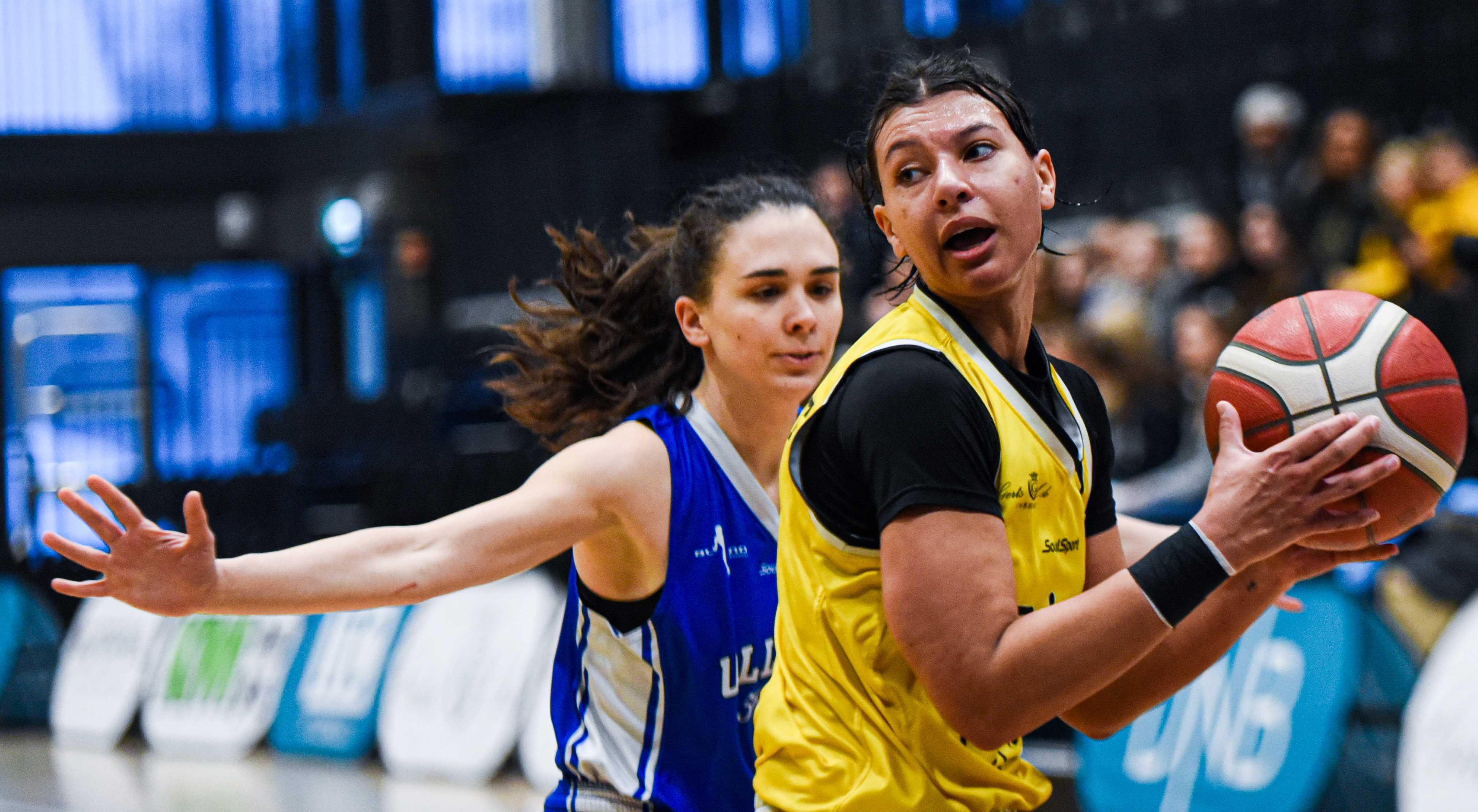 Tayler Bennett var den store spilleren i Leikvollhallen. Askers amerikanske pointguard endte med 32 poeng, 15 returer, 6 assists og sesongens høyeste effektivitet i ligaen da Ullern ble slått 72-49. Her dekkes hun av Micol Torresani.
FOTO: ERIK BERGLUND 