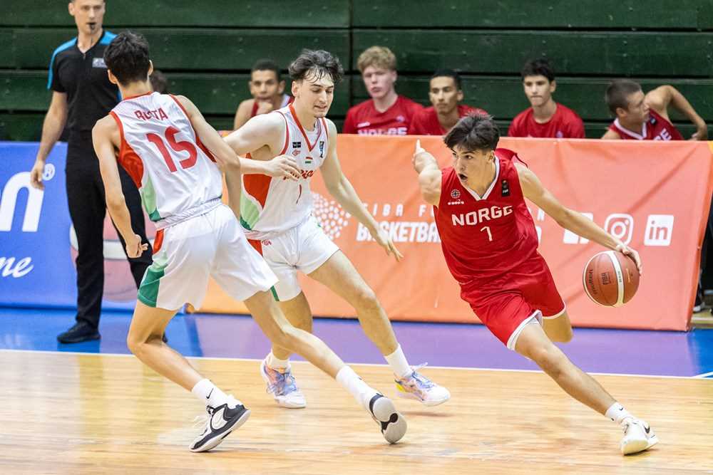 Matthew Burud Chifflier la 3 av 4 trepoengere, var toppscorer med 24 poeng og hadde 6 returer, 4 assists og 3 steals i Norges siste EM-kamp mot Sveits, som endte med tap 73-85. Bildet er fra kampen mot Ungarn tidligere i mesterskapet.
FOTO: FIBA.COM 