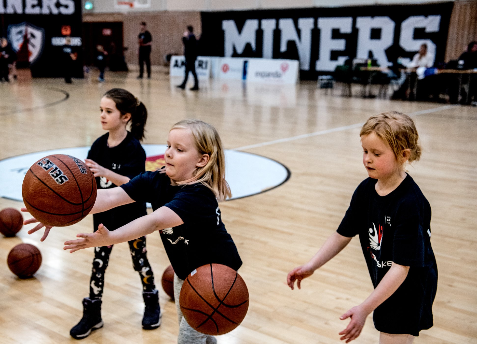 NBBF InkluBasket Kongsberg kaste ball.jpg