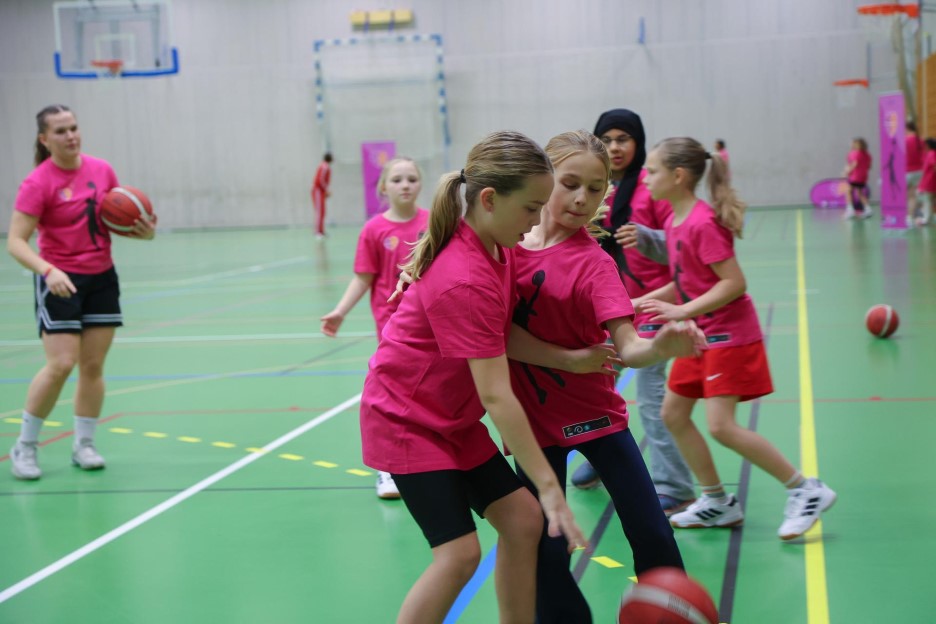 Girls Got Game undersøkelse - Hvorfor deltar jenter i basketball?