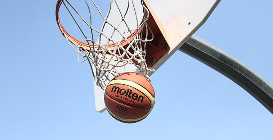 NBBF Basketballs-Molten-Hoop01.jpg