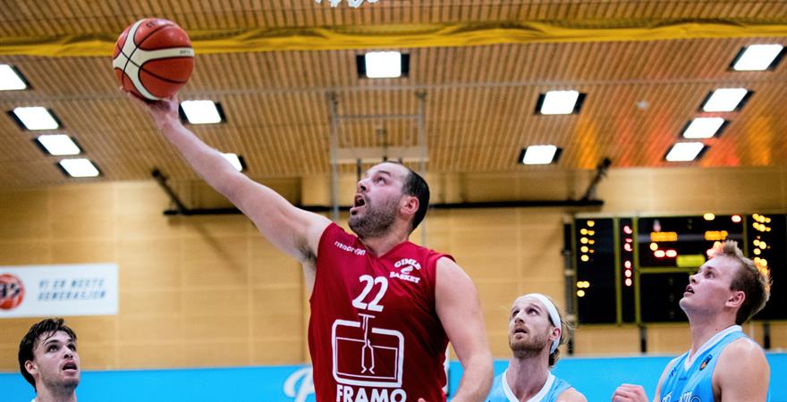 Gimle-kaptein Ali Ouakkaha har åpnet sesongen sterkt og og ble toppscorer med 21 poeng og matchvinner da Frøya ble slått 81-80 onsdag. Bildet er fra kampen mot Bærum i Nadderudhallen.