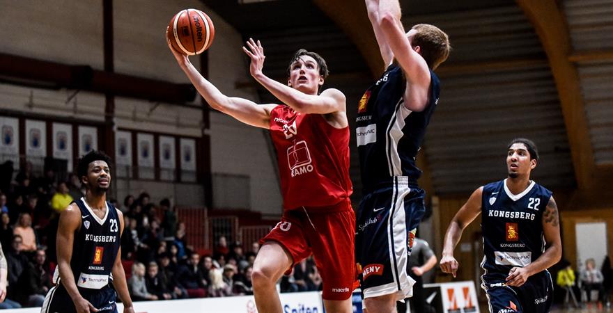 ​Duellen fortsetter: Eivind Lamo var sterkt delaktig da Gimle holdt unna for Ammerud, vant 90-82 etter overtime og fortsatt befinner seg bare ett tap bak Kongsberg Miners i toppen av BLNO-tabellen. Lørdag 9. februar møtes lagene på nytt i Kongsberghallen.