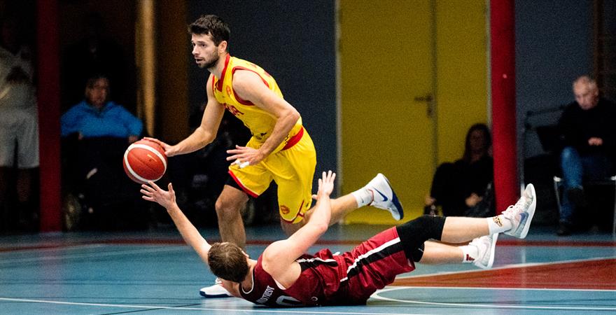 ​Magnus Midtvedt og Centrum Tigers måtte gi tapt for Frøya. Pointguard Nikola Vasojevic styrte mye for gjestene, scoret 22 poeng inkludert en dunk og hadde 7 assists.