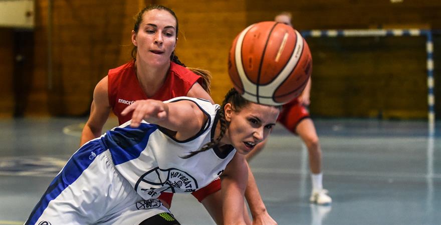 ​Flaka Kelmendi og Høybråten måtte gi tapt for Sigrid Hardie og Gimle for tredje gang denne sesongen, da gjestene vant 73-42 i Bøler idrettshall. Bildet er fra lagenes første møte i september.