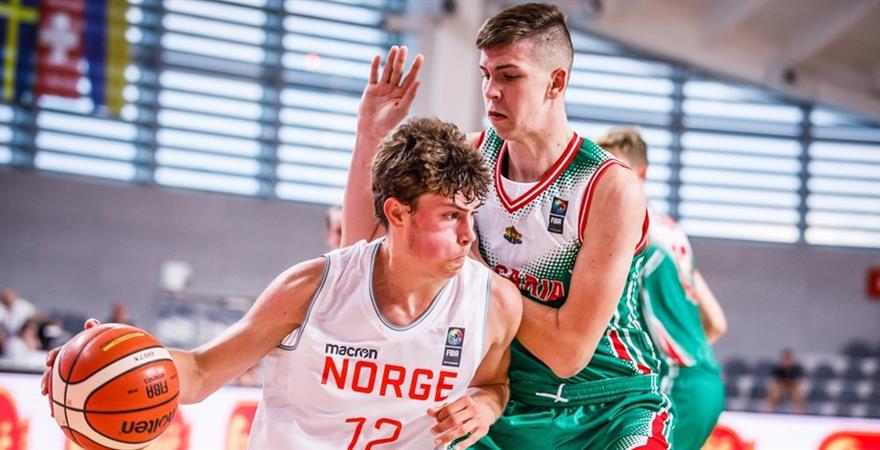 ​Christoffer Lorenzen-Tungland fra Ullern var mest effektiv av de norske U16-spillerne mot Kosovo. Han endte på 9 poeng og 7 returer på 19 minutters spilletid. Bildet er fra åpningskampen mot Bulgaria torsdag.