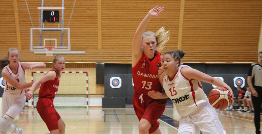 NBBF Karyn Sanford U16 Norge-Danmark.JPG