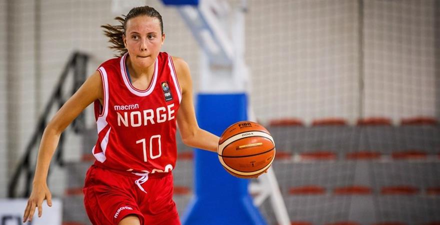 ​Lina Stranger-Johannessen endte på 19 poeng, 9 returer, 6 assists og 4 steals mot Estland. Ullern-guarden la fire 3-poengere og var sentral i Norges opphenting i fjerdeperioden.