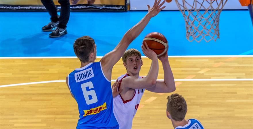 ​Tobias Rotegård og Norge slo Island 88-80 og vant ytterligere fire kamper under U18-EM i Skopje i fjor.