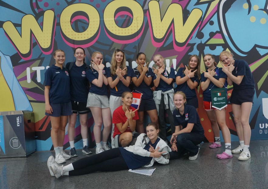 Jenter i basketball!